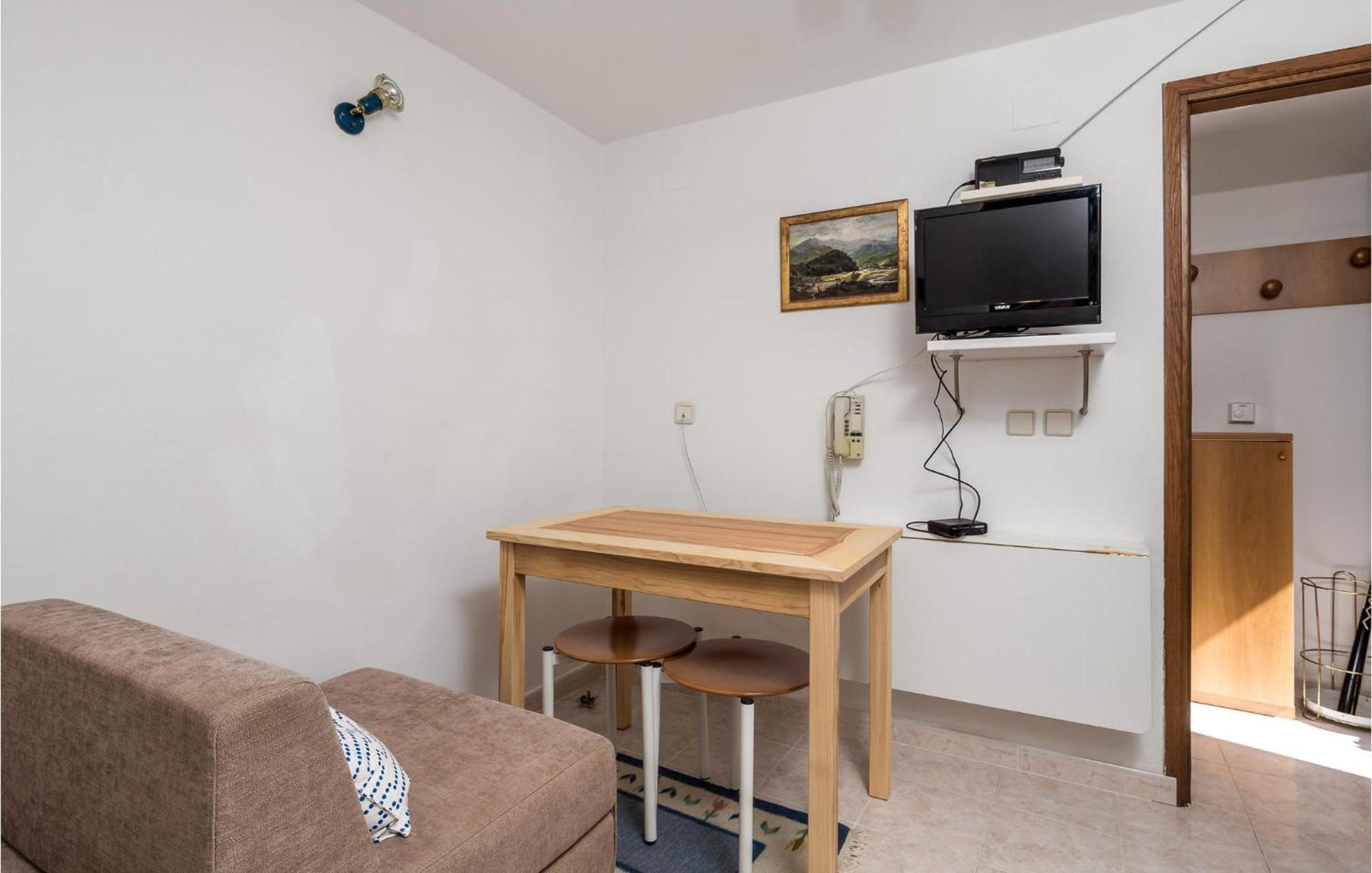 Lovely Apartment In Veli Losinj With Kitchen Екстер'єр фото