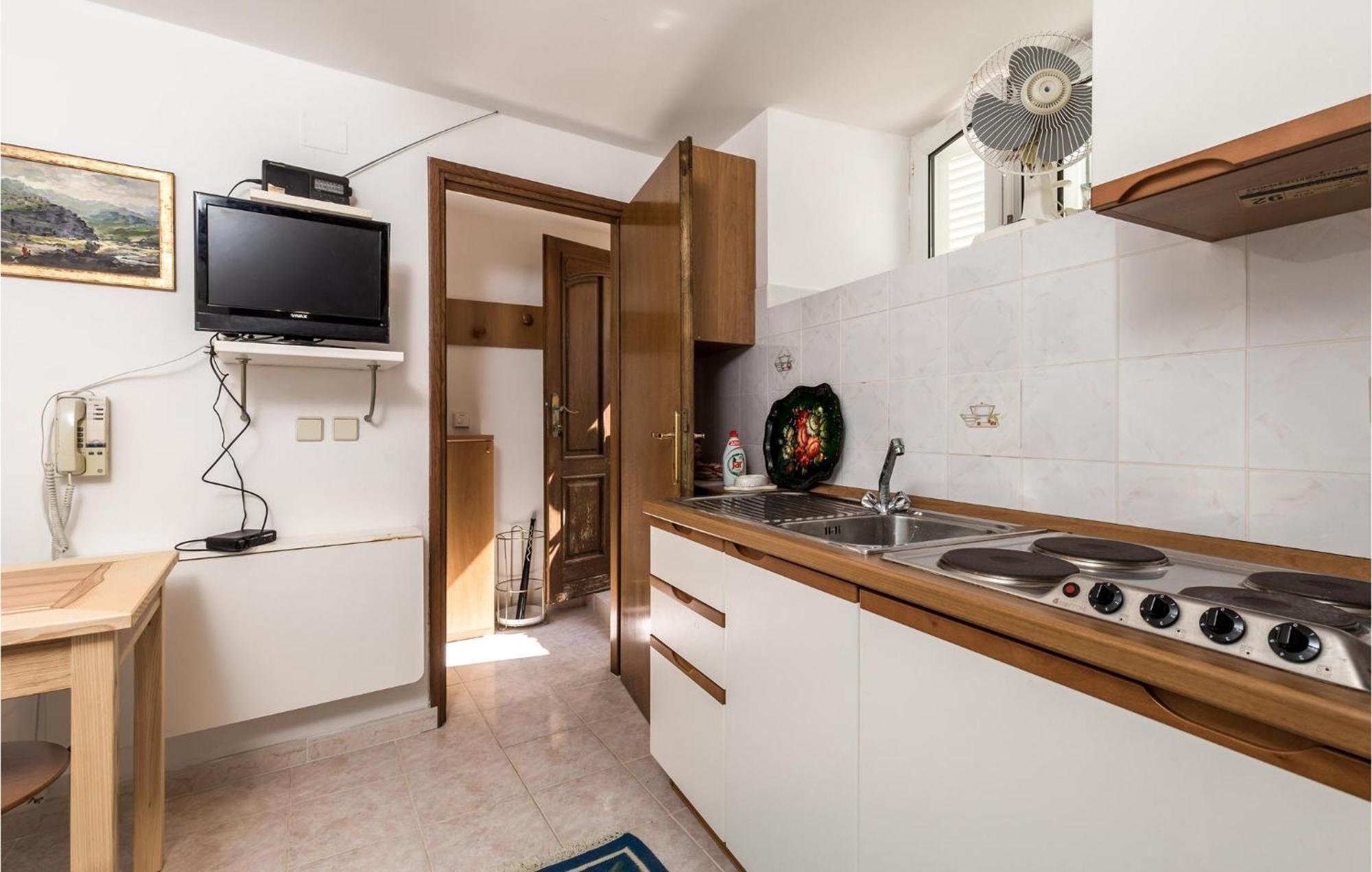 Lovely Apartment In Veli Losinj With Kitchen Екстер'єр фото