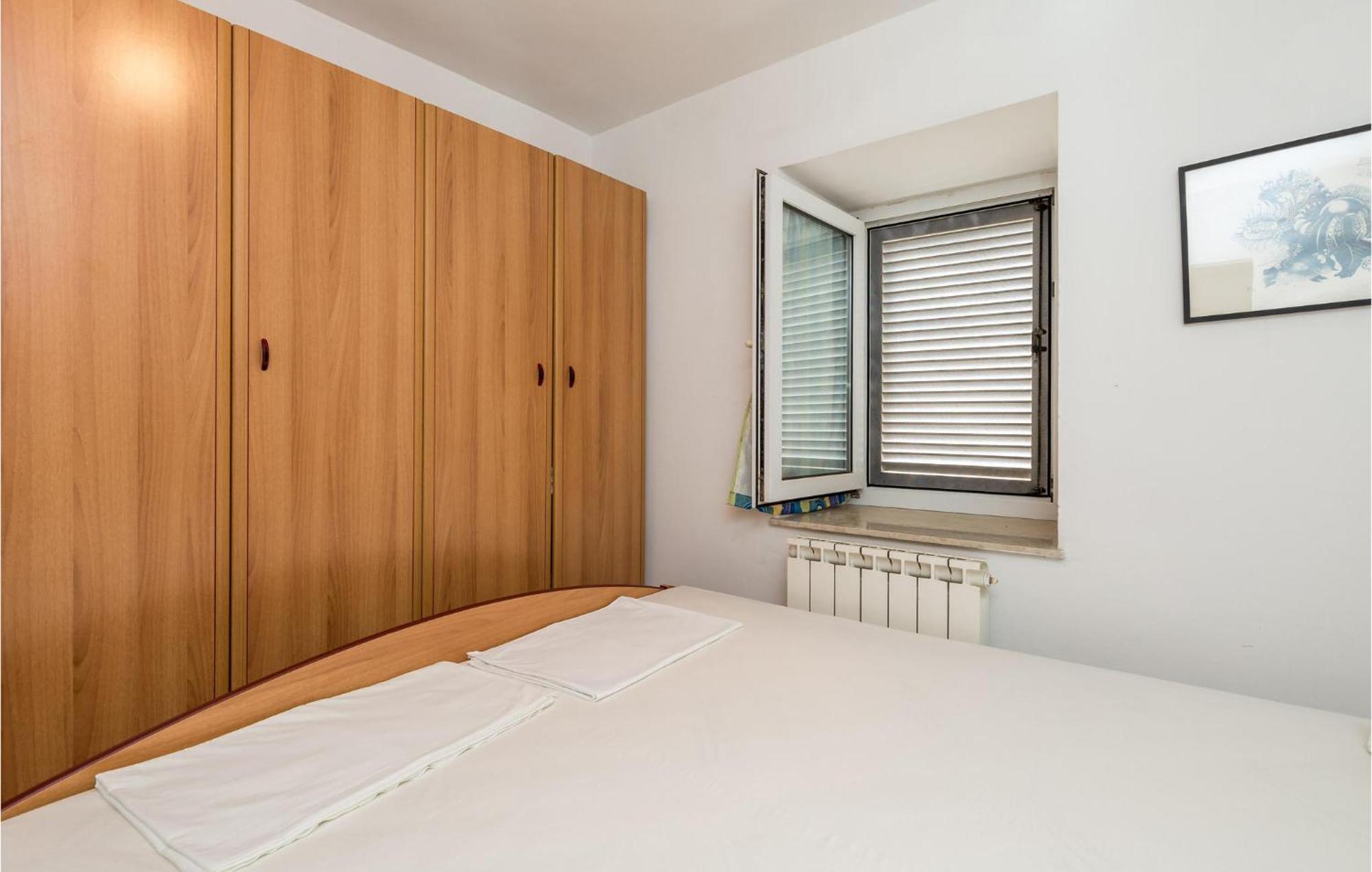 Lovely Apartment In Veli Losinj With Kitchen Екстер'єр фото