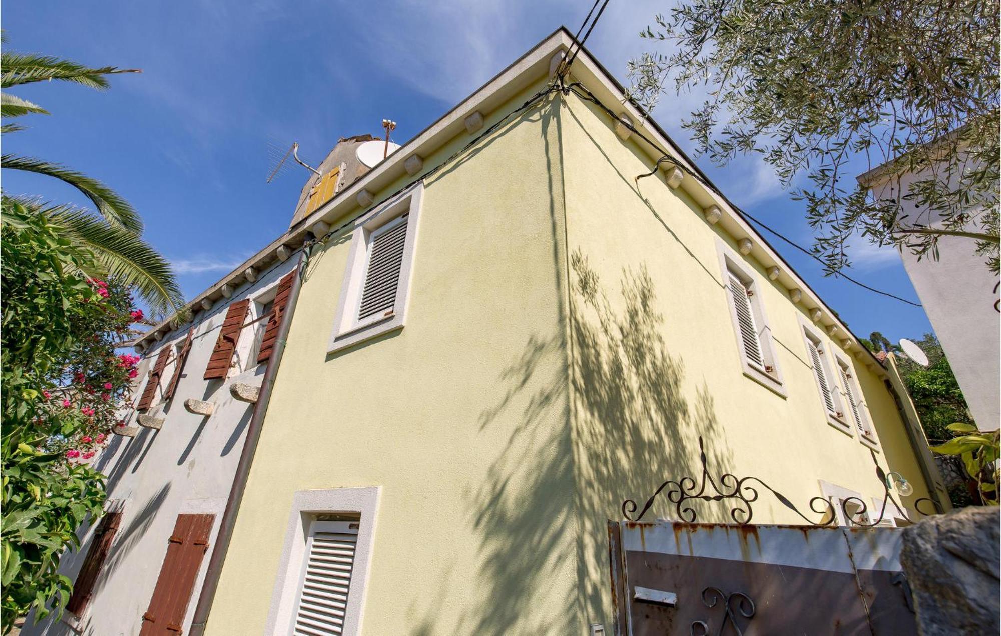 Lovely Apartment In Veli Losinj With Kitchen Екстер'єр фото